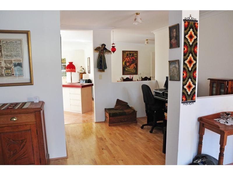 8 Manuel Close, Hamilton Hill WA 6163