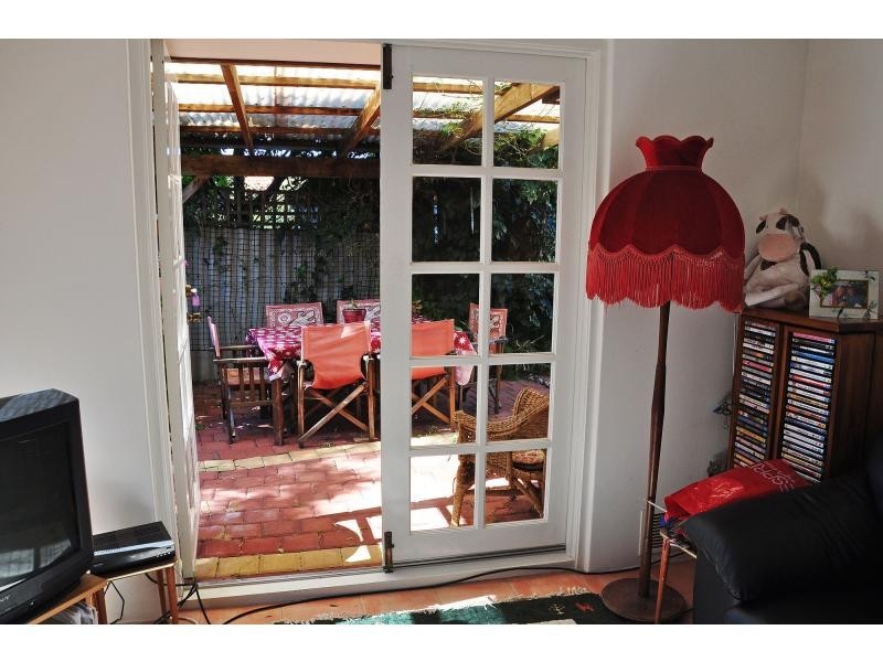 8 Manuel Close, Hamilton Hill WA 6163