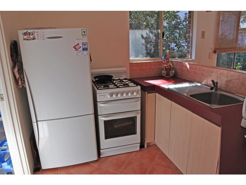 8 Manuel Close, Hamilton Hill WA 6163