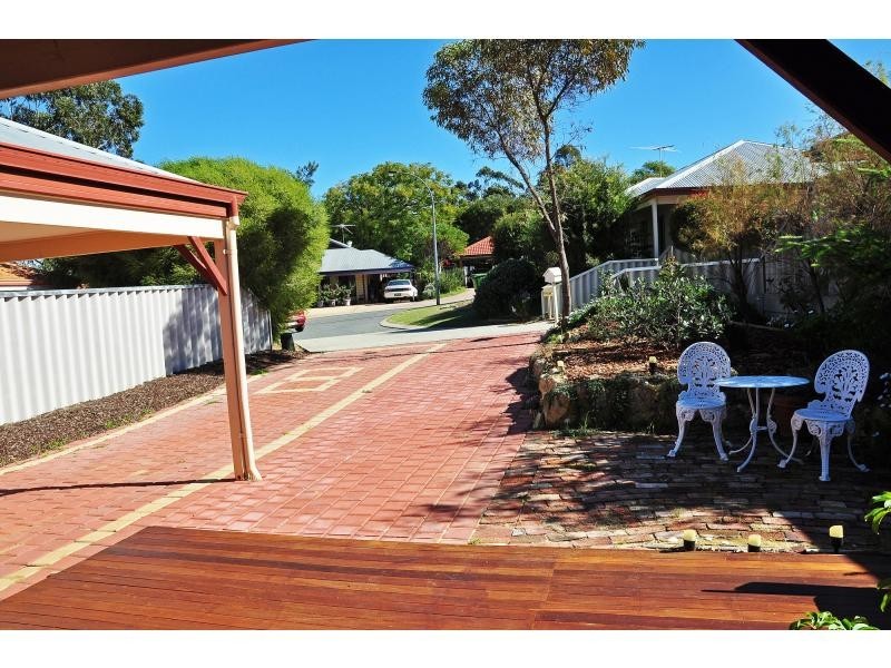 8 Manuel Close, Hamilton Hill WA 6163