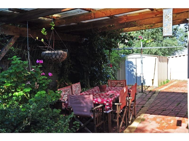 8 Manuel Close, Hamilton Hill WA 6163