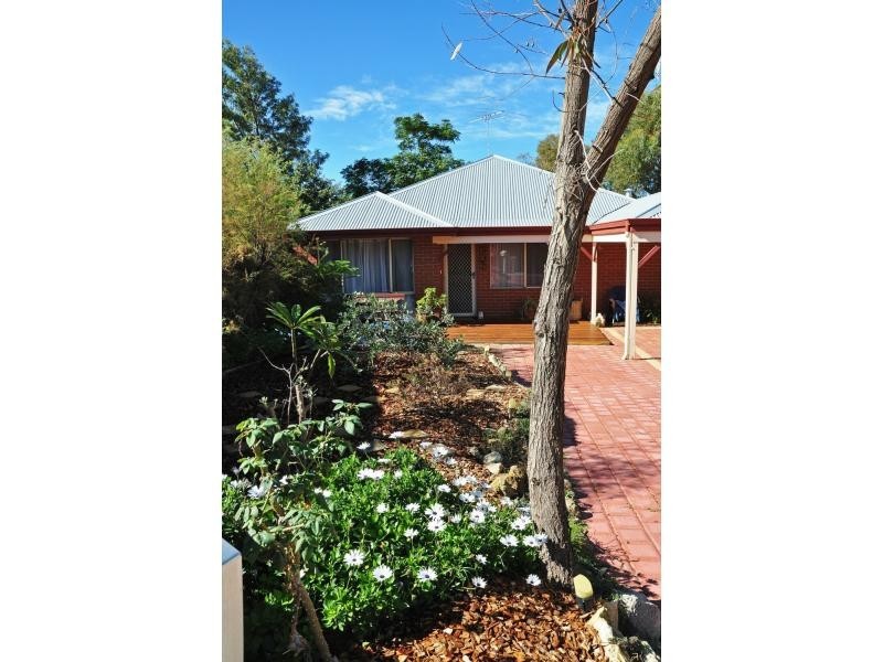 8 Manuel Close, Hamilton Hill WA 6163