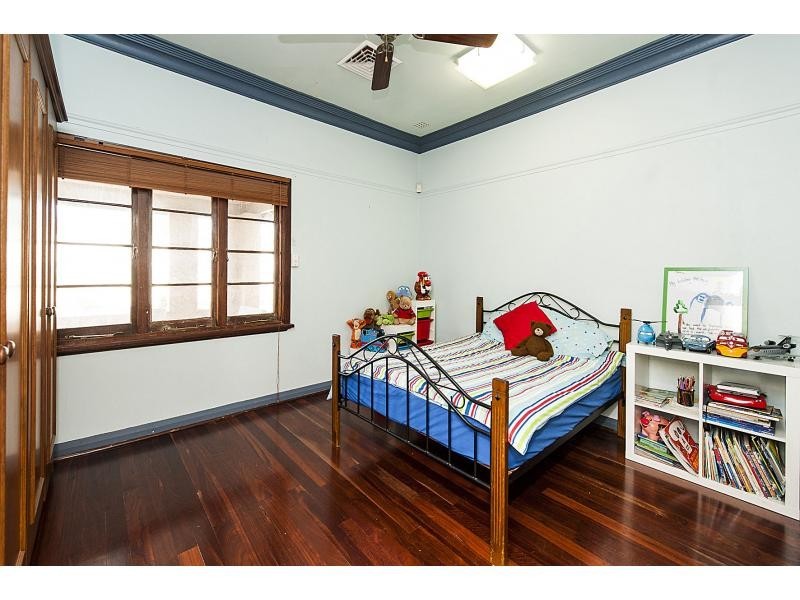 15 Darling Street, White Gum Valley WA 6162