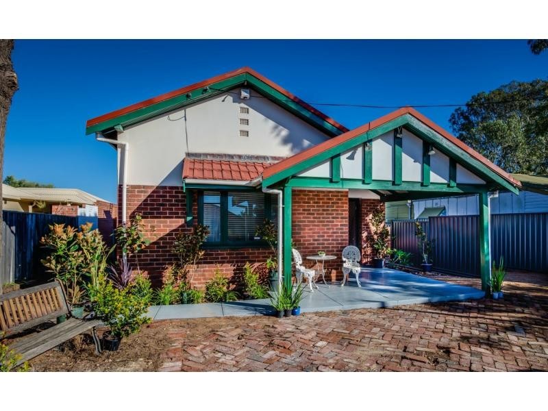 173 Carrington Street, White Gum Valley WA 6162