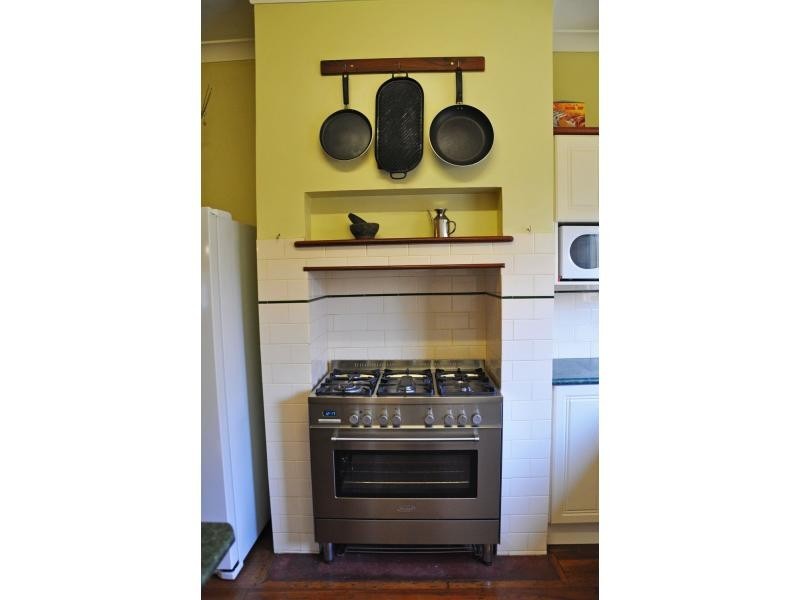 18 Elizabeth Street, White Gum Valley WA 6162