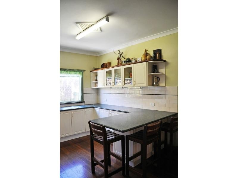 18 Elizabeth Street, White Gum Valley WA 6162