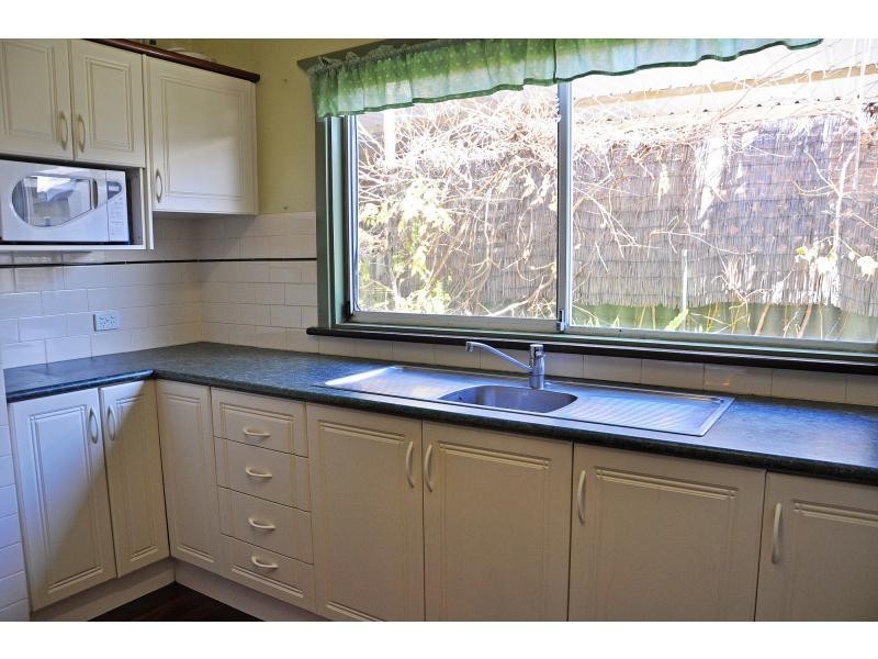 18 Elizabeth Street, White Gum Valley WA 6162