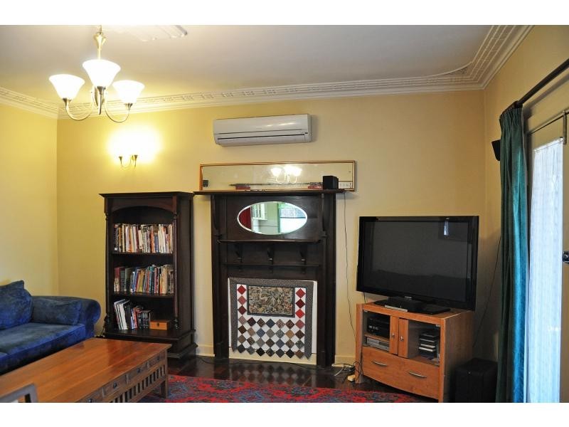 18 Elizabeth Street, White Gum Valley WA 6162