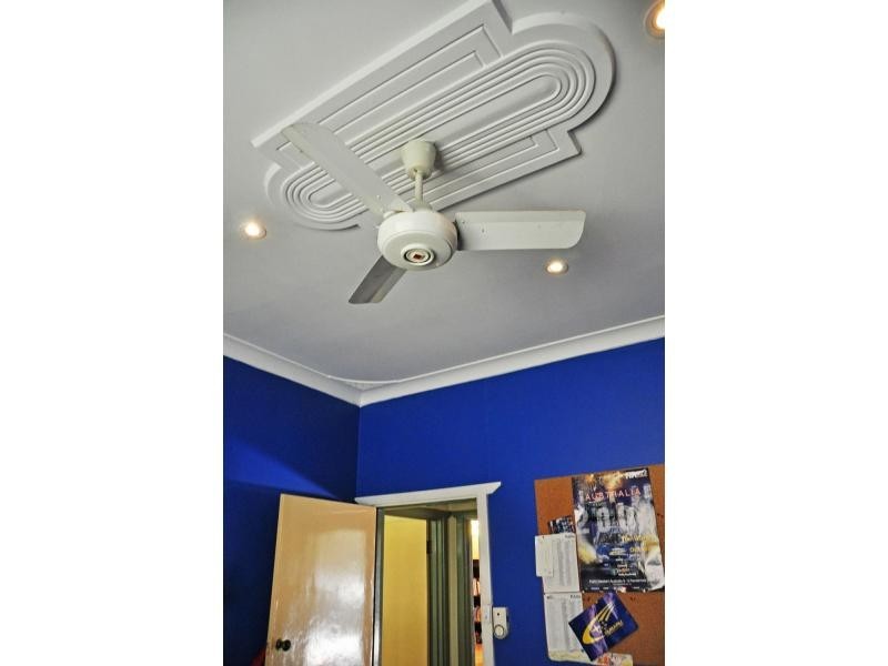 18 Elizabeth Street, White Gum Valley WA 6162