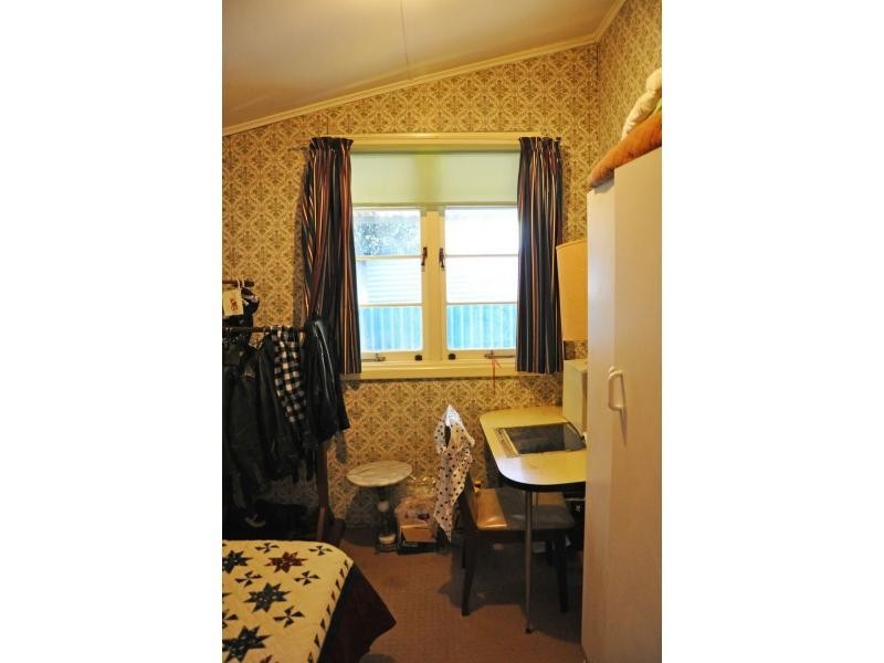 18 Elizabeth Street, White Gum Valley WA 6162