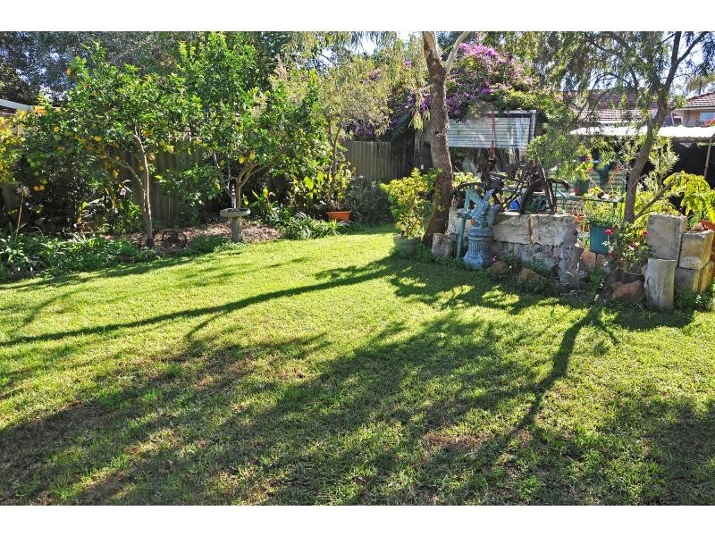 18 Elizabeth Street, White Gum Valley WA 6162