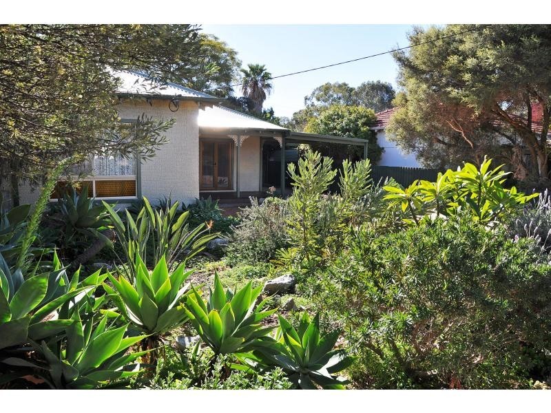 18 Elizabeth Street, White Gum Valley WA 6162