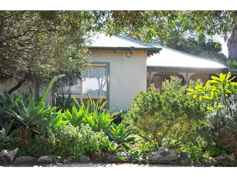 18 Elizabeth Street, White Gum Valley WA 6162