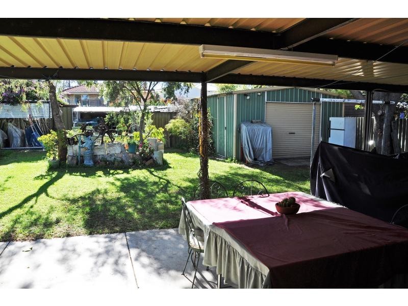 18 Elizabeth Street, White Gum Valley WA 6162