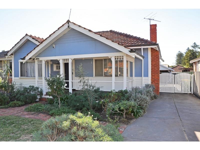 12 Montgomery Street, Beaconsfield WA 6162