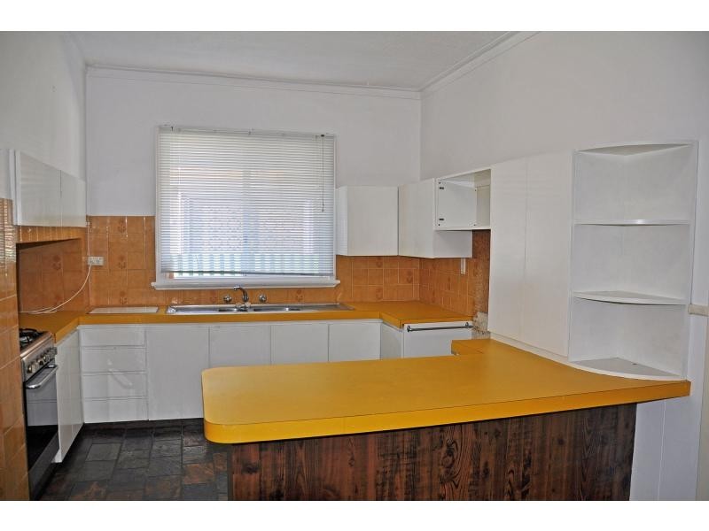 12 Montgomery Street, Beaconsfield WA 6162