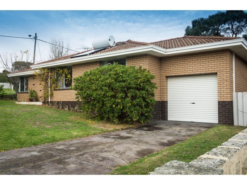 111 Hope Street, White Gum Valley WA 6162