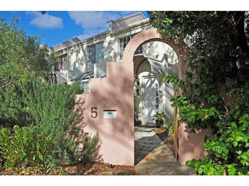5 McAtee Court, Fremantle WA 6160