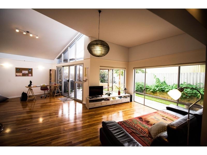 2e Rennie Crescent, Hilton WA 6163