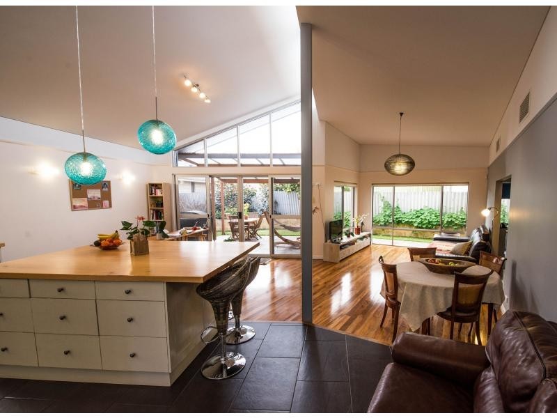 2e Rennie Crescent, Hilton WA 6163