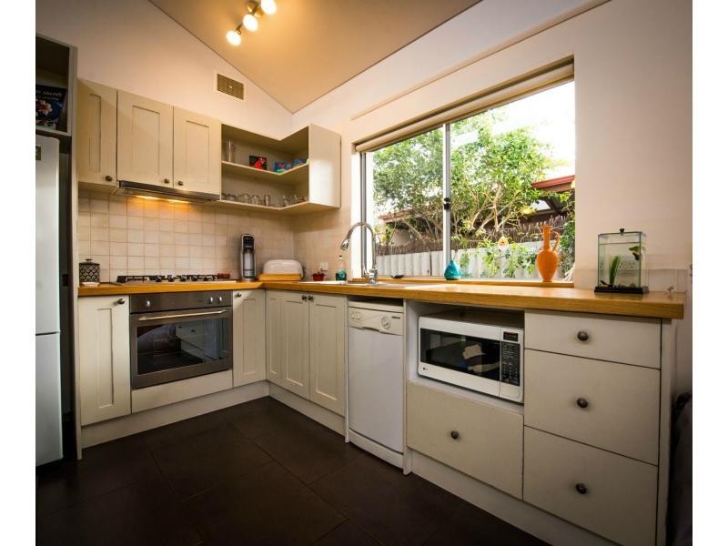 2e Rennie Crescent, Hilton WA 6163