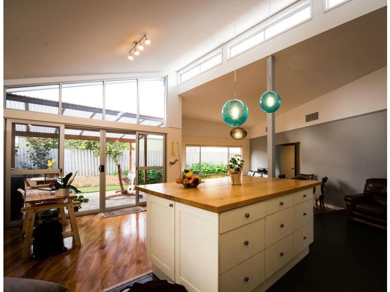 2e Rennie Crescent, Hilton WA 6163
