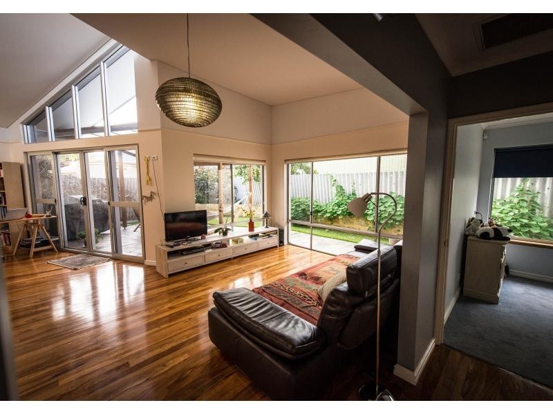 2e Rennie Crescent, Hilton WA 6163
