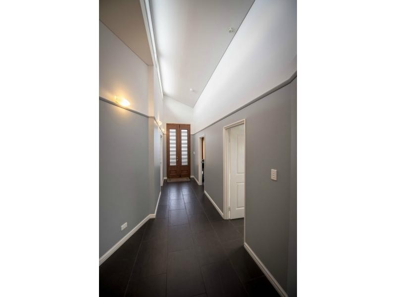 2e Rennie Crescent, Hilton WA 6163