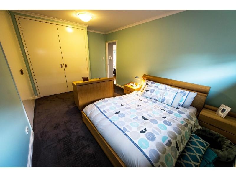 2e Rennie Crescent, Hilton WA 6163