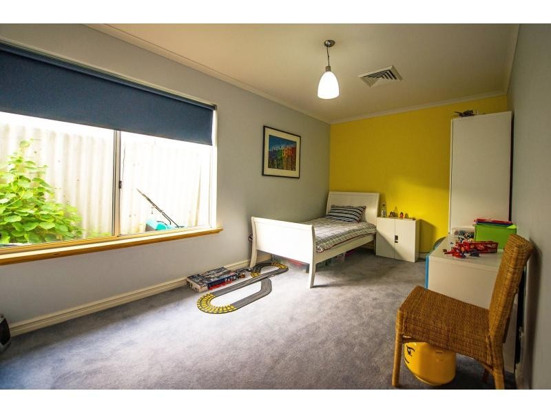 2e Rennie Crescent, Hilton WA 6163