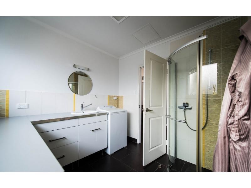 2e Rennie Crescent, Hilton WA 6163