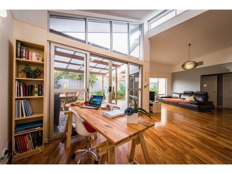 2e Rennie Crescent, Hilton WA 6163