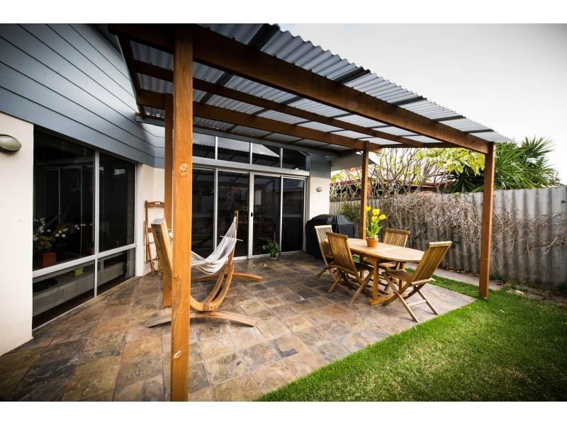 2e Rennie Crescent, Hilton WA 6163
