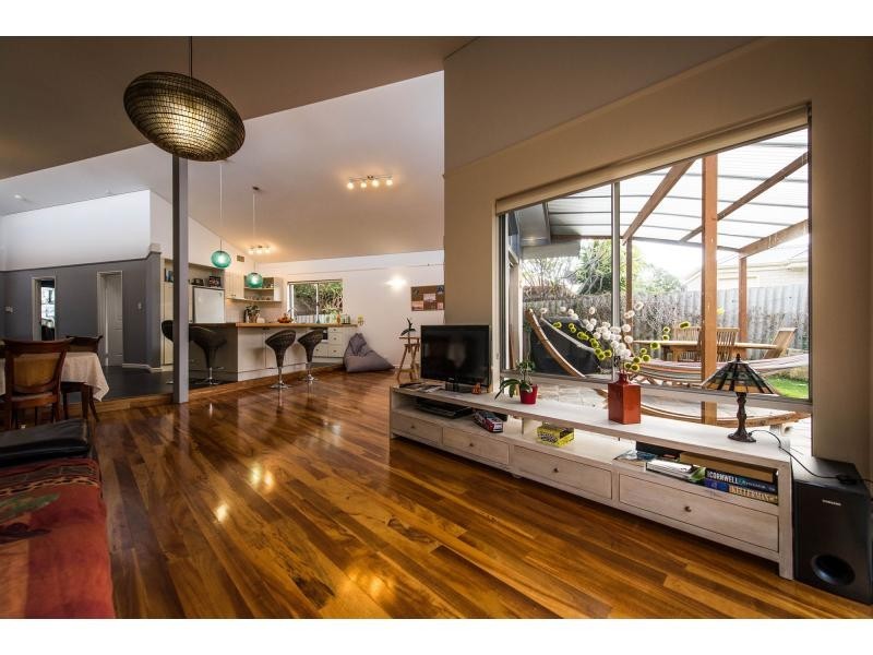 2e Rennie Crescent, Hilton WA 6163