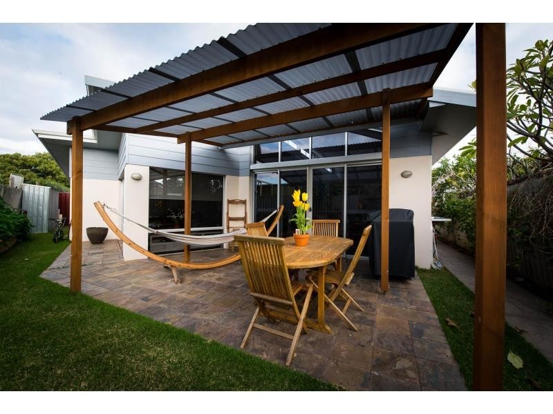 2e Rennie Crescent, Hilton WA 6163