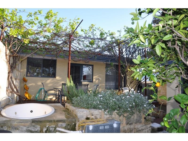 16a McGregor Road, Palmyra WA 6157