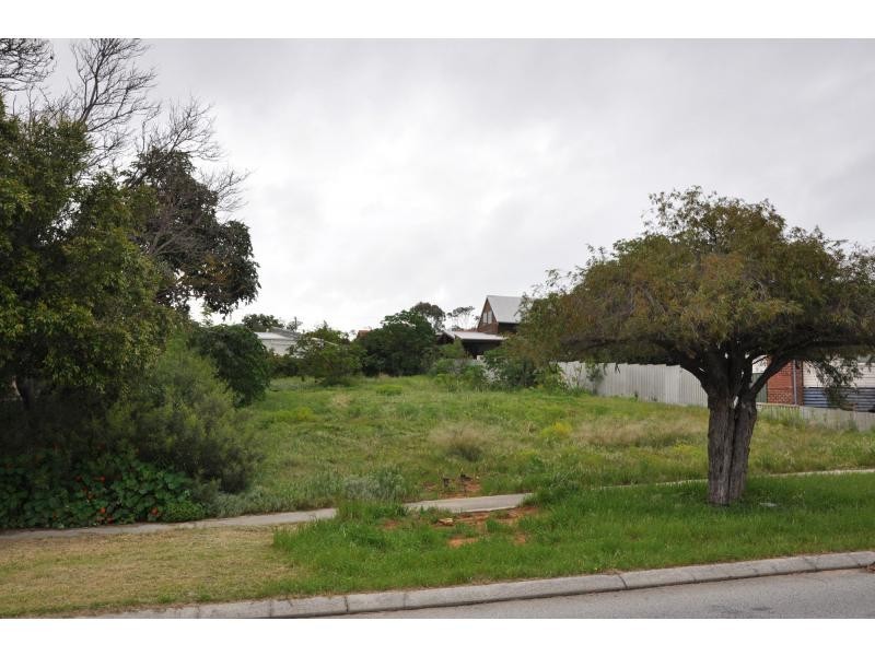 13 Instone Street, Hilton WA 6163