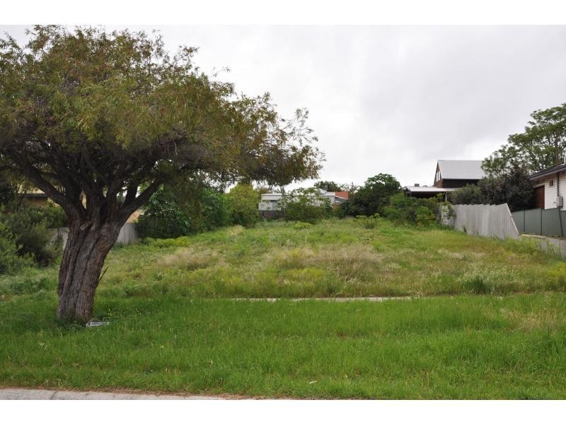 13 Instone Street, Hilton WA 6163