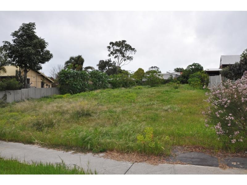 13 Instone Street, Hilton WA 6163