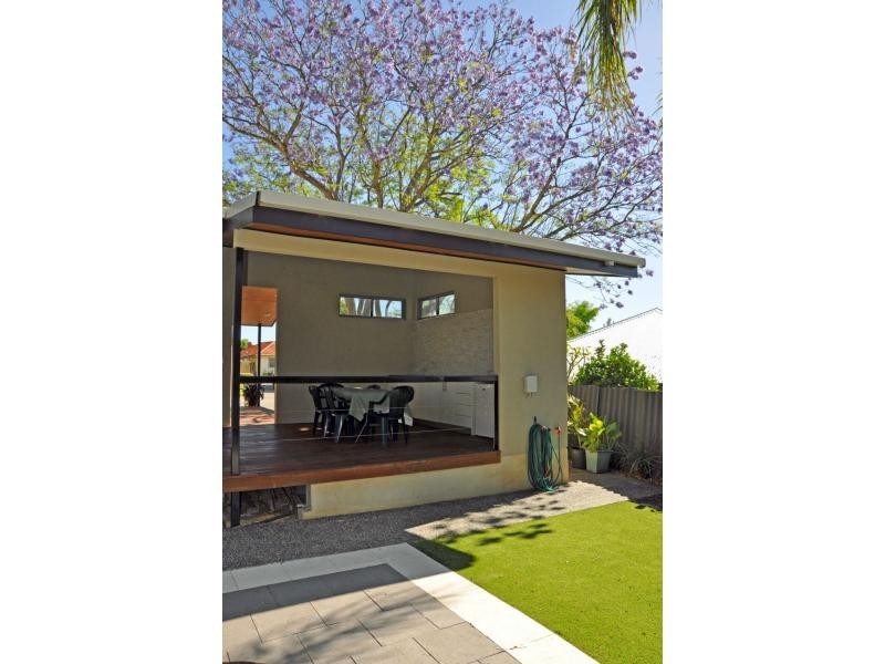 10A Holmes Place, Hilton WA 6163