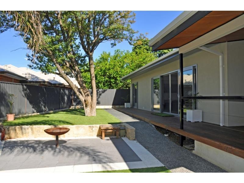 10A Holmes Place, Hilton WA 6163