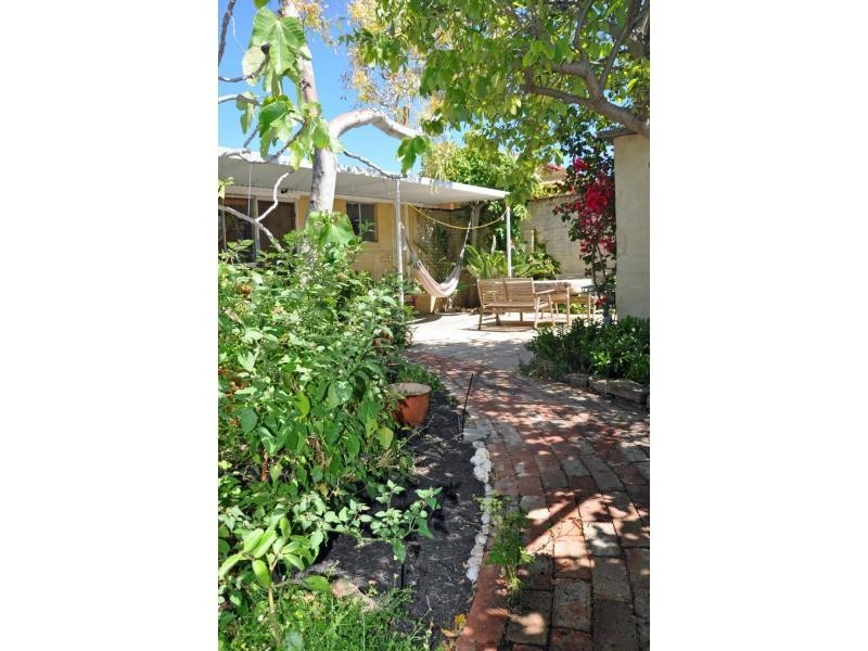 22 Thomas Street, South Fremantle WA 6162