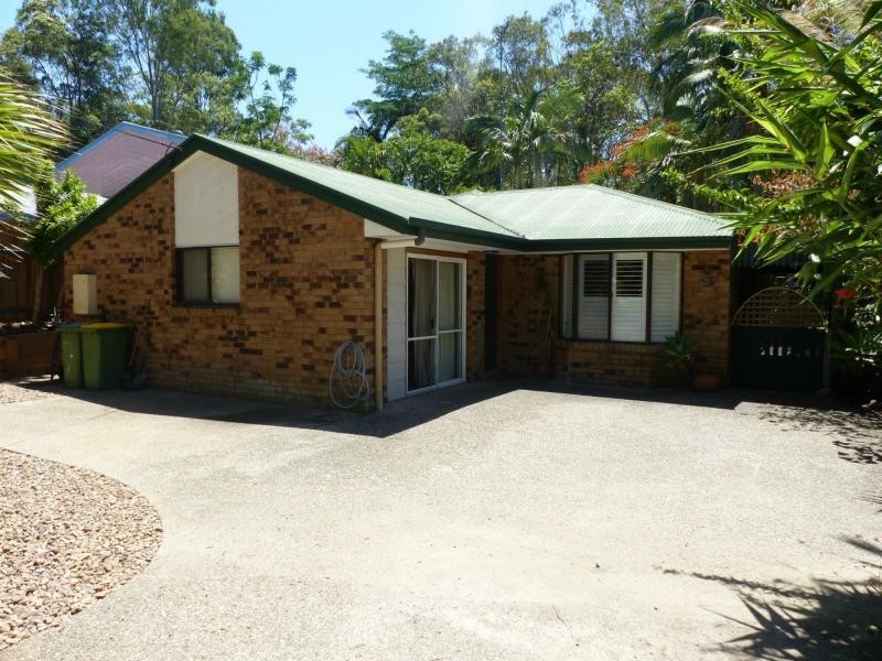 37 Pines Avenue, Cooroibah QLD 4565