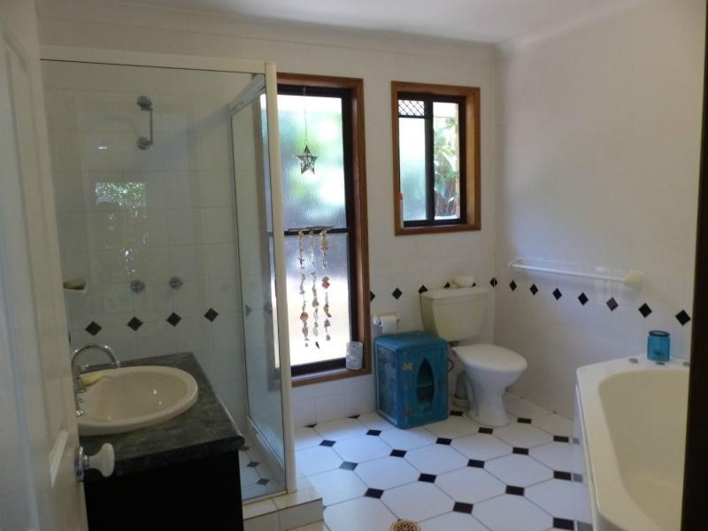 37 Pines Avenue, Cooroibah QLD 4565