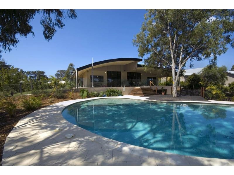 5 Lakeside Drive, Weyba Downs QLD 4562