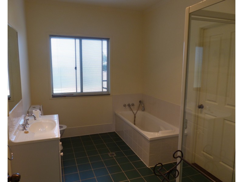 68 Glenridge Dr, Cooroibah QLD 4565
