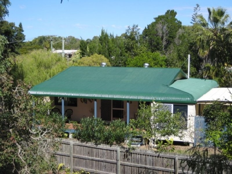 9 Lassig Street, Moore Park Beach QLD 4670