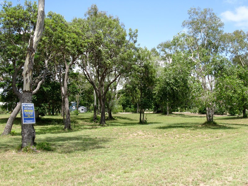 Moore Park Beach QLD 4670