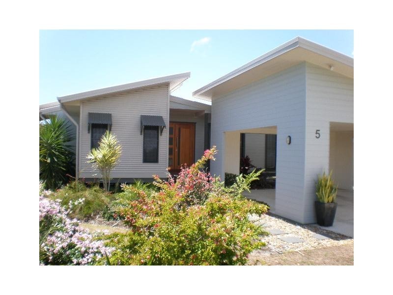 5 Willow Court, Moore Park Beach QLD 4670