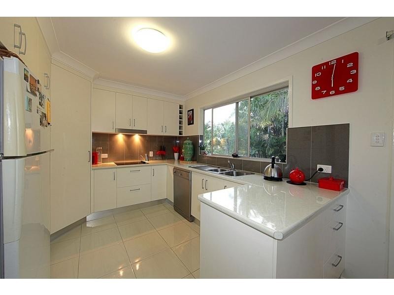 27 Pacific Boulevard, Moore Park Beach QLD 4670